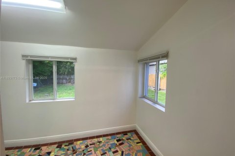 House in Miami, Florida 2 bedrooms, 80.27 sq.m. № 1946785 - photo 14