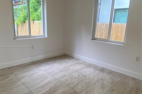House in Miami, Florida 2 bedrooms, 80.27 sq.m. № 1946785 - photo 9