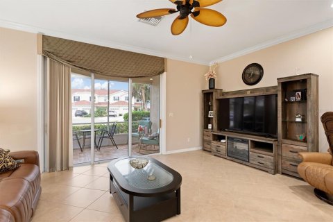 Townhouse in North Port, Florida 3 bedrooms, 149.39 sq.m. № 2208799 - photo 6