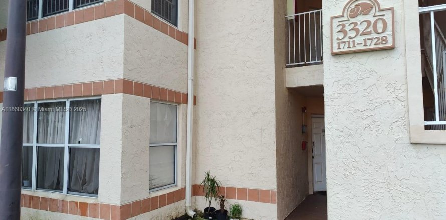 Condominio en Margate, Florida, 1 dormitorio № 1897600
