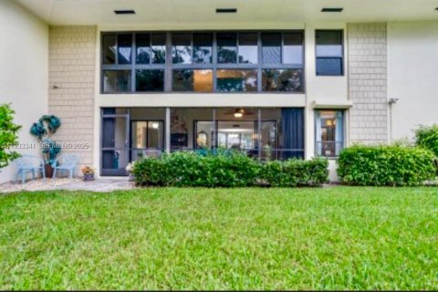Condo in Boynton Beach, Florida, 2 bedrooms  № 1992091 - photo 15