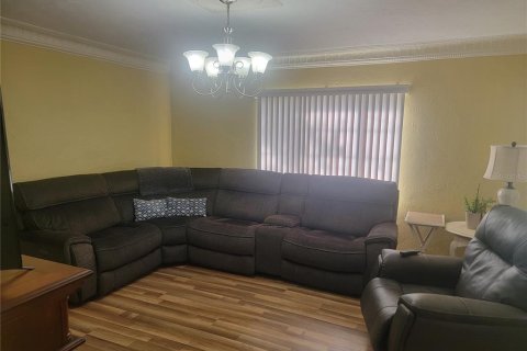 Villa ou maison à vendre à Tampa, Floride: 2 chambres, 98.1 m2 № 1876950 - photo 2