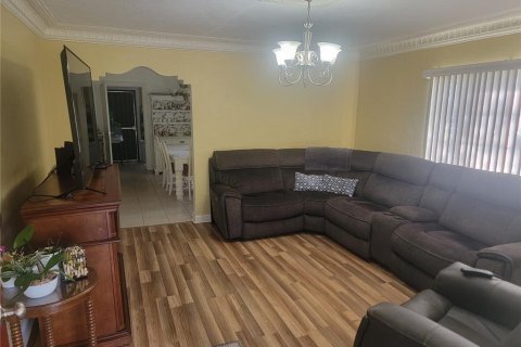 Casa en venta en Tampa, Florida, 2 dormitorios, 98.1 m2 № 1876950 - foto 3