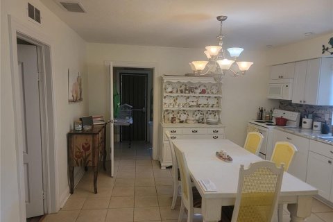 Villa ou maison à vendre à Tampa, Floride: 2 chambres, 98.1 m2 № 1876950 - photo 5