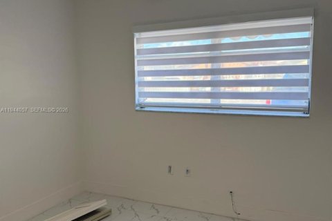 House in Hialeah, Florida 3 bedrooms, 264.59 sq.m. № 2000867 - photo 18