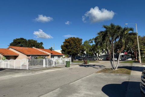 Villa ou maison à Hialeah, Floride 3 chambres, 264.59 m2 № 2000867