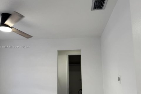 House in Hialeah, Florida 3 bedrooms, 264.59 sq.m. № 2000867 - photo 26