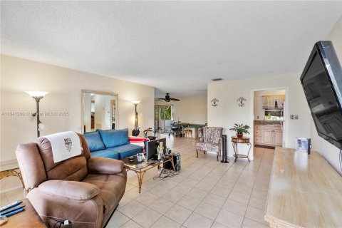 Casa en venta en Tamarac, Florida, 2 dormitorios, 106.37 m2 № 1981063 - foto 6