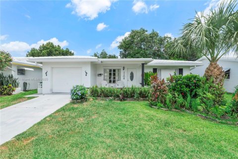 Casa en venta en Tamarac, Florida, 2 dormitorios, 106.37 m2 № 1981063 - foto 2