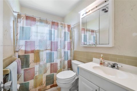 Casa en venta en Tamarac, Florida, 2 dormitorios, 106.37 m2 № 1981063 - foto 14