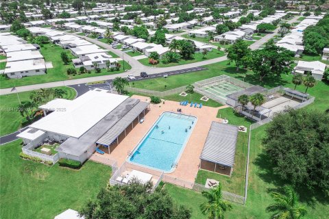 Casa en venta en Tamarac, Florida, 2 dormitorios, 106.37 m2 № 1981063 - foto 21