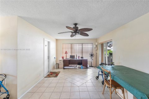 Casa en venta en Tamarac, Florida, 2 dormitorios, 106.37 m2 № 1981063 - foto 11