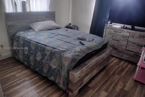 House in West Park, Florida 6 bedrooms, 151.15 sq.m. № 2007919 - photo 5