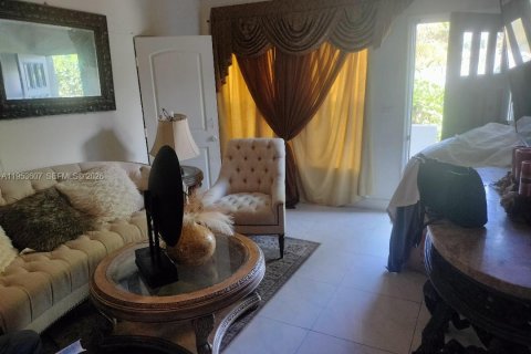 House in West Park, Florida 6 bedrooms, 151.15 sq.m. № 2007919