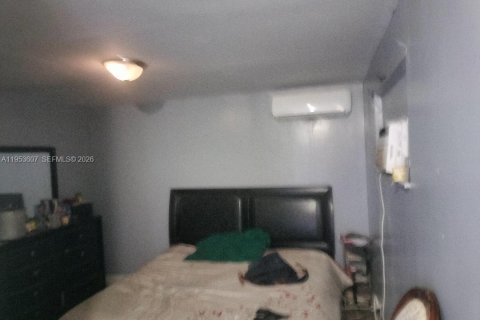 House in West Park, Florida 6 bedrooms, 151.15 sq.m. № 2007919 - photo 7