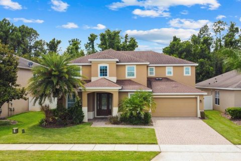 House in Winter Garden, Florida 5 bedrooms, 331.48 sq.m. № 1839044 - photo 1