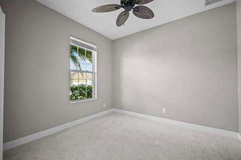House in Winter Garden, Florida 5 bedrooms, 331.48 sq.m. № 1839044 - photo 11