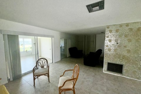 Condo in West Palm Beach, Florida, 2 bedrooms  № 1216295 - photo 1