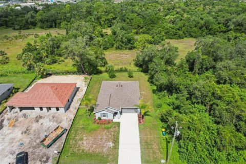 House in Port Charlotte, Florida 3 bedrooms, 144.09 sq.m. № 1855768 - photo 23