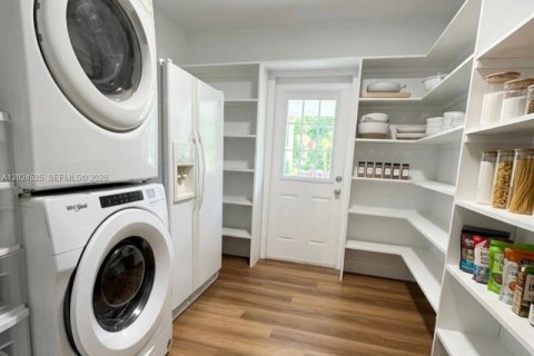 Villa ou maison à louer à Davie, Floride: 4 chambres, 153.29 m2 № 2087591 - photo 12