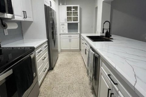 Villa ou maison à louer à Davie, Floride: 4 chambres, 153.29 m2 № 2087591 - photo 17