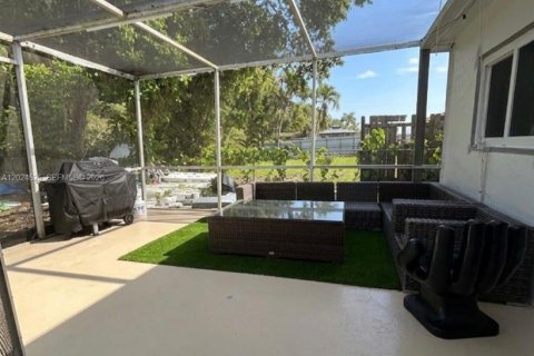 Villa ou maison à louer à Davie, Floride: 4 chambres, 153.29 m2 № 2087591 - photo 8