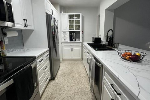 Villa ou maison à louer à Davie, Floride: 4 chambres, 153.29 m2 № 2087591 - photo 16