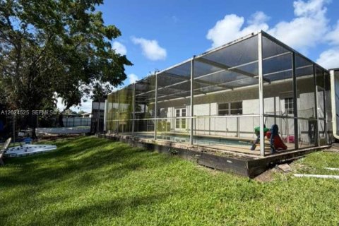 Villa ou maison à louer à Davie, Floride: 4 chambres, 153.29 m2 № 2087591 - photo 10