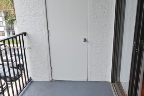 Condo in Coral Springs, Florida, 2 bedrooms  № 1844055 - photo 19