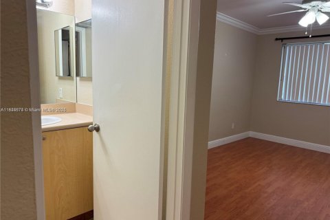 Condo in Coral Springs, Florida, 2 bedrooms  № 1844055 - photo 14