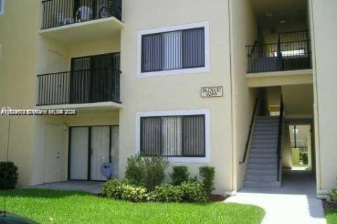 Condo in Coral Springs, Florida, 2 bedrooms  № 1844055 - photo 3