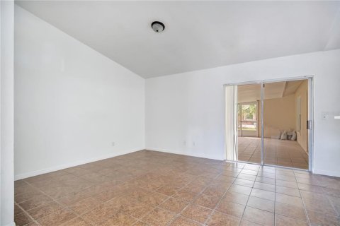 Casa en venta en Deltona, Florida, 4 dormitorios, 171.31 m2 № 2383452 - foto 10