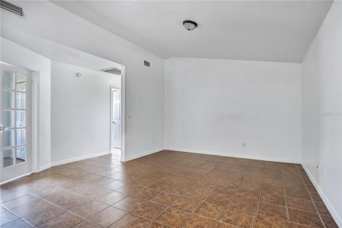 Casa en venta en Deltona, Florida, 4 dormitorios, 171.31 m2 № 2383452 - foto 14