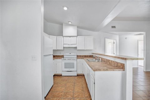 Casa en venta en Deltona, Florida, 4 dormitorios, 171.31 m2 № 2383452 - foto 12