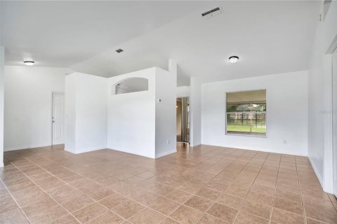 Casa en venta en Deltona, Florida, 4 dormitorios, 171.31 m2 № 2383452 - foto 7