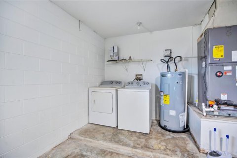Casa en venta en Deltona, Florida, 4 dormitorios, 171.31 m2 № 2383452 - foto 24