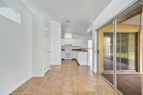 Casa en venta en Deltona, Florida, 4 dormitorios, 171.31 m2 № 2383452 - foto 9