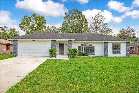 Casa en Deltona, Florida 4 dormitorios, 171.31 m2 № 2383452