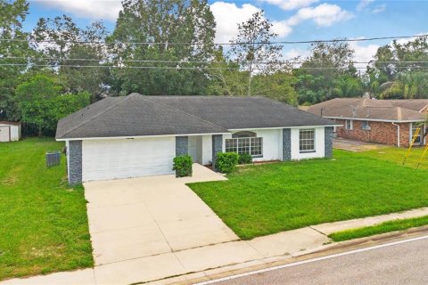 Casa en venta en Deltona, Florida, 4 dormitorios, 171.31 m2 № 2383452 - foto 3