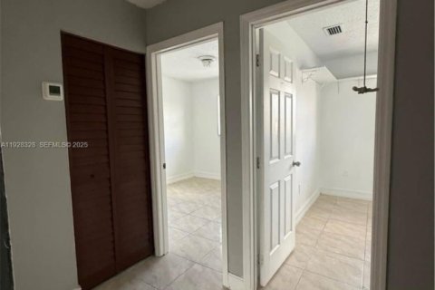 Купить кондоминиум в Хайалиа, Флорида 3 спальни, 95.69м2, № 2035070 - фото 5