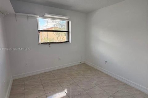 Купить кондоминиум в Хайалиа, Флорида 3 спальни, 95.69м2, № 2035070 - фото 9