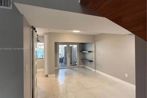 Купить кондоминиум в Хайалиа, Флорида 3 спальни, 95.69м2, № 2035070 - фото 3