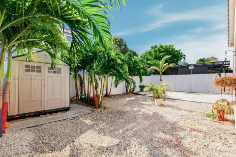 Villa ou maison à louer à Miami Lakes, Floride: 5 chambres, 228.91 m2 № 1998904 - photo 30