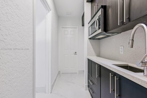 Villa ou maison à louer à Miami Lakes, Floride: 5 chambres, 228.91 m2 № 1998904 - photo 21