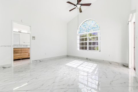 Villa ou maison à louer à Miami Lakes, Floride: 5 chambres, 228.91 m2 № 1998904 - photo 7