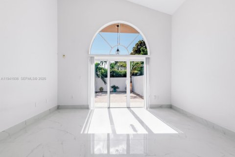 Villa ou maison à louer à Miami Lakes, Floride: 5 chambres, 228.91 m2 № 1998904 - photo 29