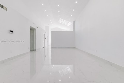 Villa ou maison à louer à Miami Lakes, Floride: 5 chambres, 228.91 m2 № 1998904 - photo 13