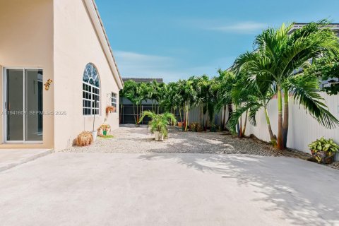 Villa ou maison à louer à Miami Lakes, Floride: 5 chambres, 228.91 m2 № 1998904 - photo 28