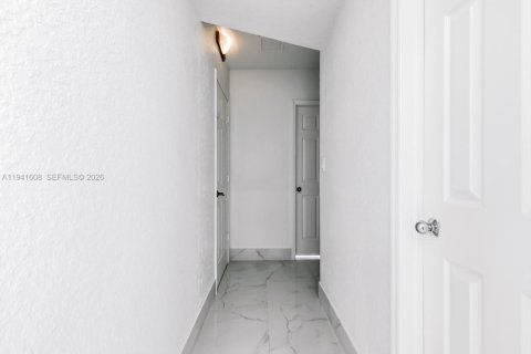 Villa ou maison à louer à Miami Lakes, Floride: 5 chambres, 228.91 m2 № 1998904 - photo 14