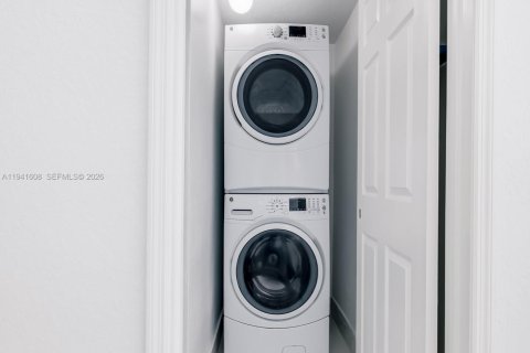 Villa ou maison à louer à Miami Lakes, Floride: 5 chambres, 228.91 m2 № 1998904 - photo 11